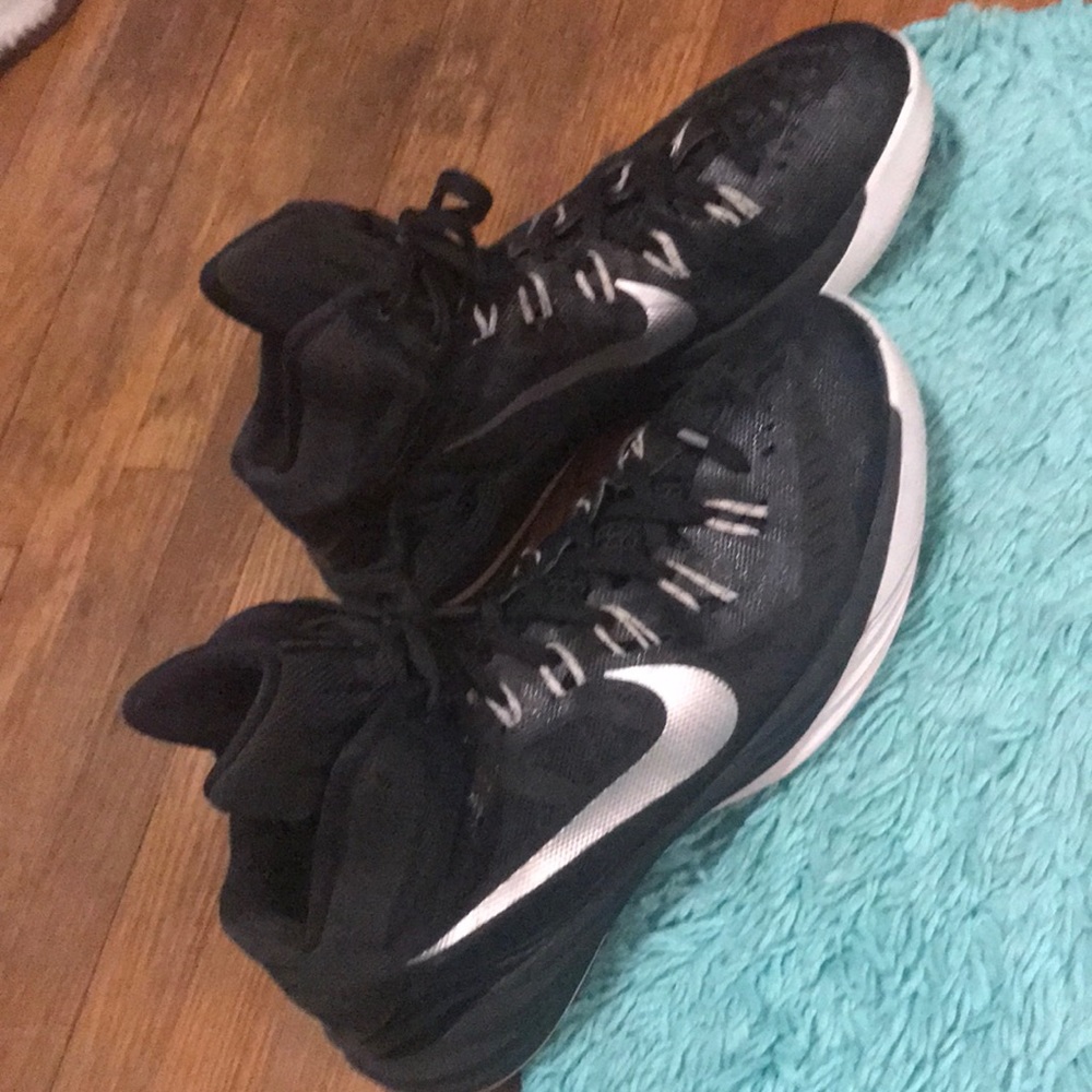 Basketball shoes